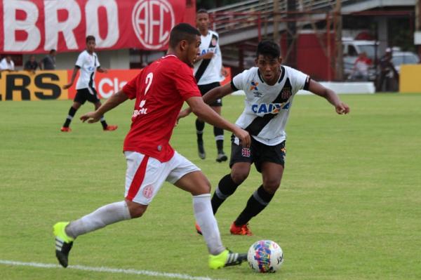 Iago ndio no deu sossego para os rivais