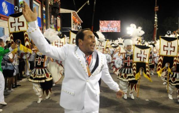 2014: Edmundo desfila na Imperatriz, cujo enredo homenageava Zico