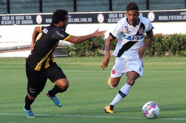 Aniversariante do dia, Caio passou em branco contra o Voltao