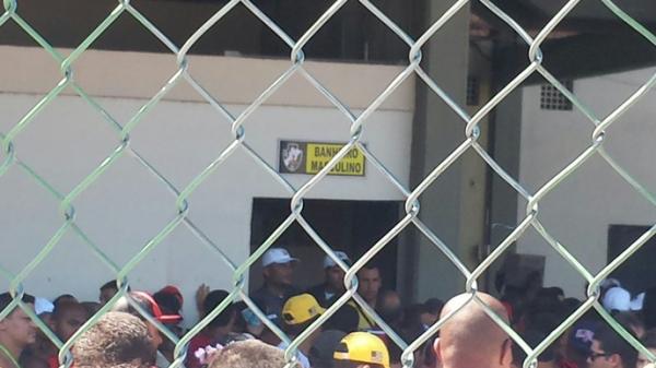 Polcia Militar chegou a impedir o acesso ao banheiro no setor destinado  torcida do Flamengo