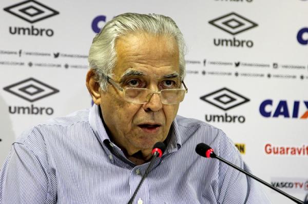 Presidente Eurico Miranda conversou com a imprensa