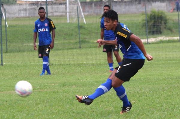 Ruan Batista aprimora fundamento finalizao