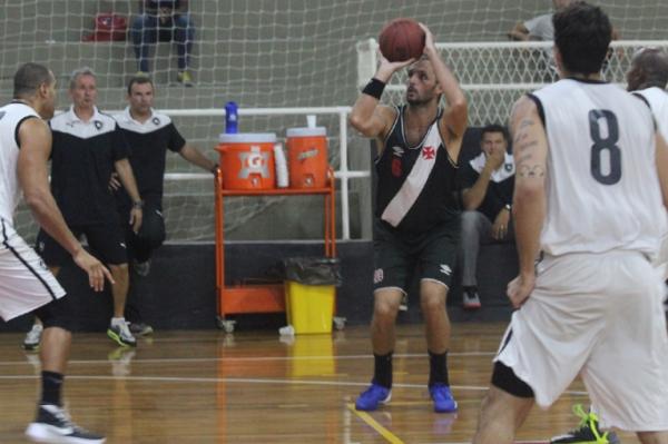 William Drudi durante jogo-treino com o Botafogo