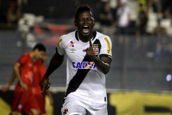 Comemorao de Riascos no ltimo gol pelo Vasco contra o Friburguense