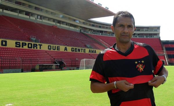 Leonardo  o terceiro maior artilheiro da histria do Sport, com 136 gols marcados