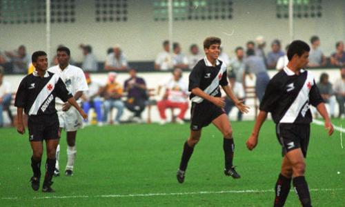 Leonardo (D), ao lado de Juninho Pernambucano