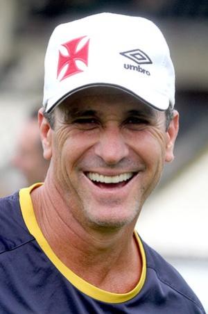 Jorginho se diverte em treinamento em So Janurio