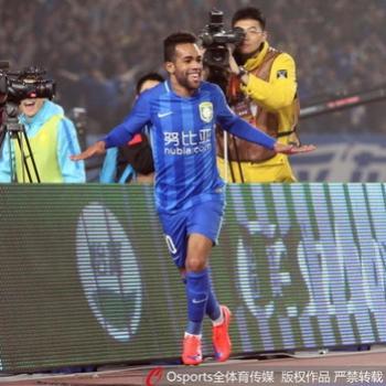 Contratado por  50 milhes, Alex Teixeira estreia no Chins com dois gols