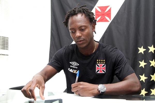 Andrezinho renova com o Vasco at maio de 2018