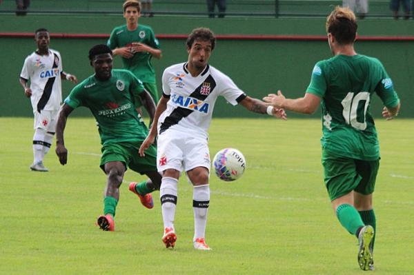 Artilheiro Hugo Borges fechou a goleada
