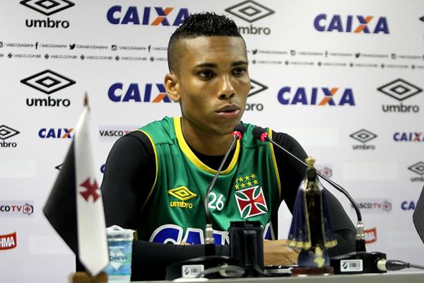 Madson conversou com a imprensa aps o treinamento