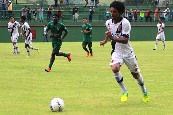 Douglas em ao contra o Boavista