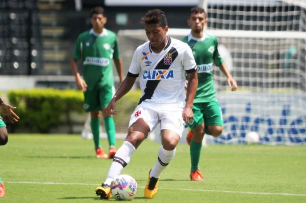 Evander voltou a balanar as redes no Carioca sub-20