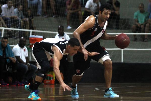 Hlio, o lder de assistncias do Vasco na Liga Ouro