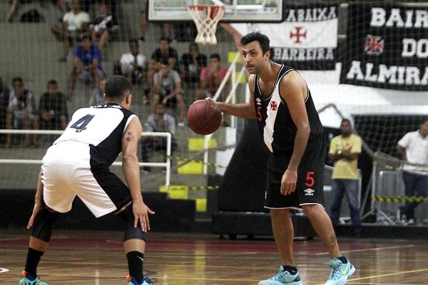 Hlio em ao contra o Ginstico no Ginsio Vasco da Gama