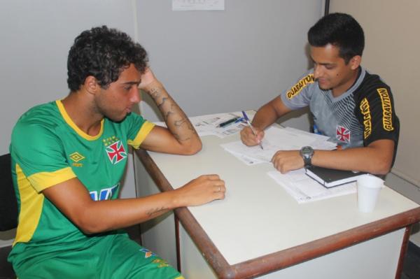 Hugo Borges sendo atendido pelo nutricionista Paulo