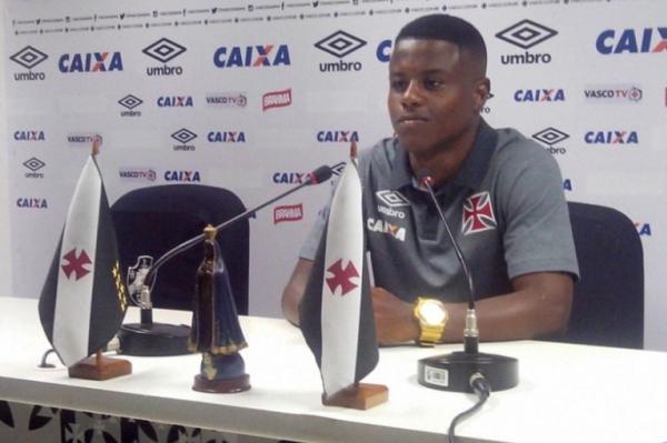 Robinho realizando Media Training na Sala de Imprensa