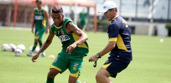 Caio Monteiro  orientado por Jorginho em treino do Vasco: virou xod do tcnico