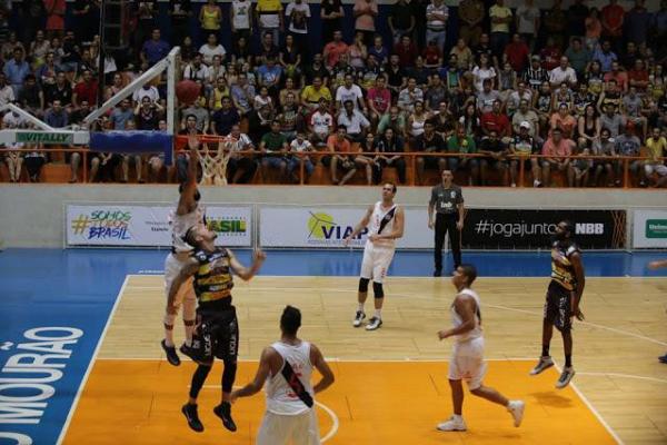 Campo Mouro e Vasco fizeram jogo equilibrado 