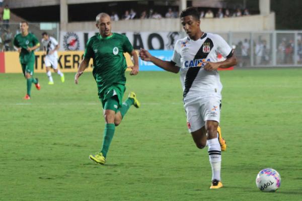 Caio Monteio em campo contra o Boavista