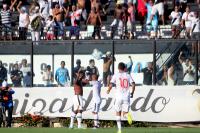 Jogadores comemoram gol de Thalles