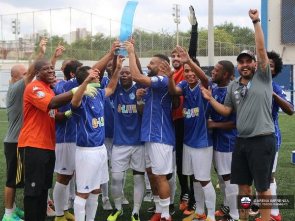 Seleo Carioca comemorou bastante o ttulo do desafio