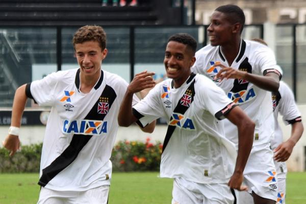 Caio Lopes (e) e Miranda (c)