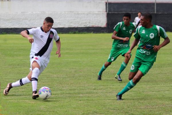 Paulinho marcou um dos gols da vitria