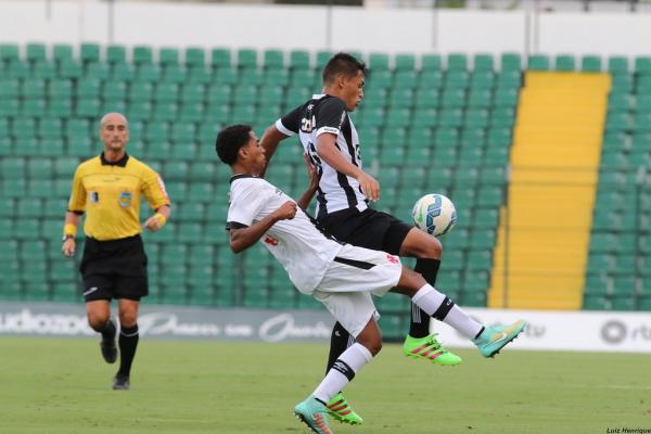 Miranda em ao contra o Figueirense em Santa Catarina