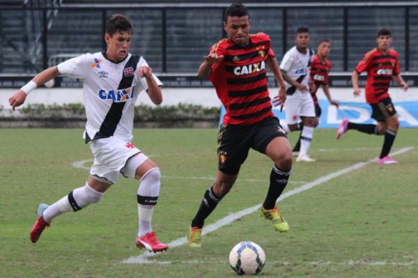 Mateus Vital contra o Sport no Brasileiro sub-20