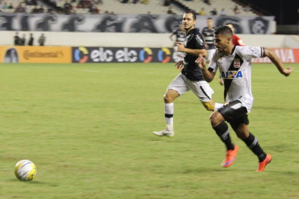 Henrique momentos antes de cruzar na medida