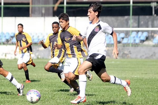 Roger marcou o golao da vitria do Vasco