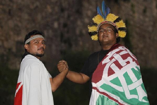 Denilson Baniwa e Anpuka Tupinamb torcem por equipes diferentes