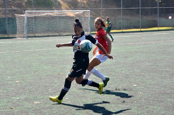 Las Veloso em ao contra o Adeco