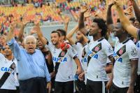 Jogadores comemoram ttulo