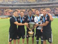 Jogadores comemoram ttulo