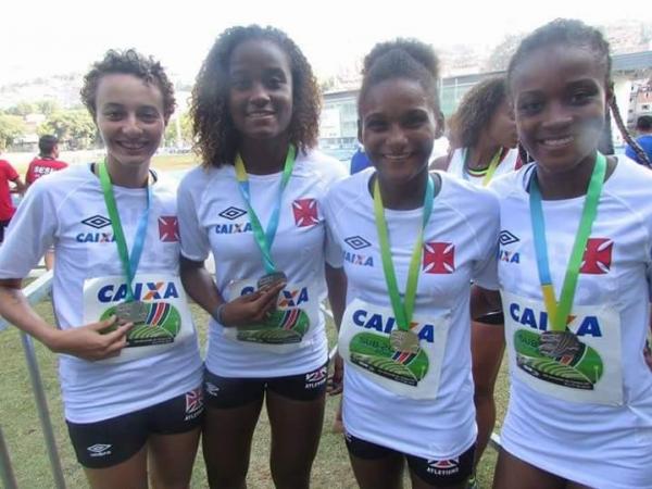 Yasmin Luiza de Lima Soares, Ana Carolina dos Santos Marcusso, Maria Vitoria Quirino de Queiroz e Jssica Cristina Silva Rosa