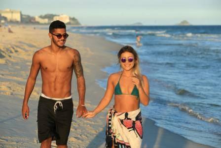 Henrique e a namorada Karol