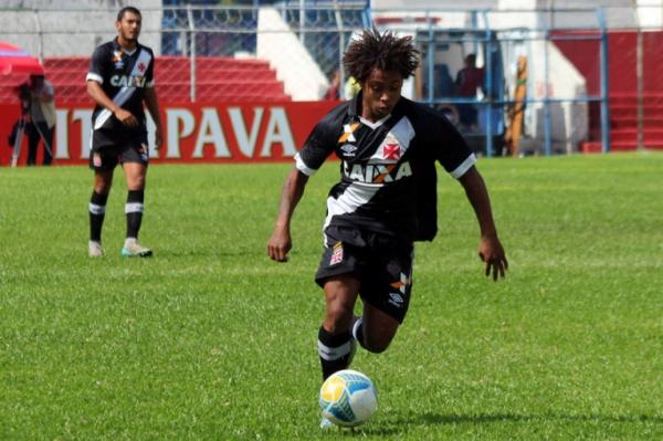 Paulo Vitor refora o sub-17 contra o Atltico
