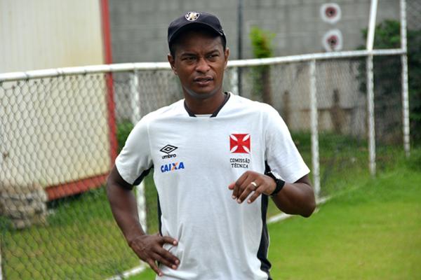 Antony Menezes dando instrues durante o jogo