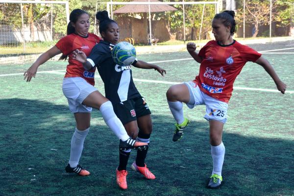 Paulinha conseguiu superar a forte marcao do Adeco