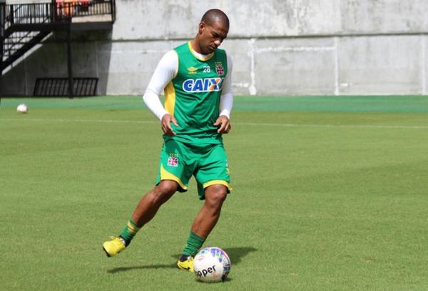 Rodrigo fica mais visado no clssico contra o Fla: comisso diz que conversou com o capito cruz-maltino