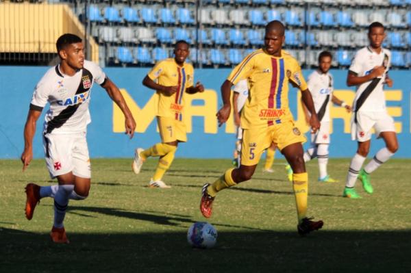 Sub-20 empatou na estreia da Taa Rio