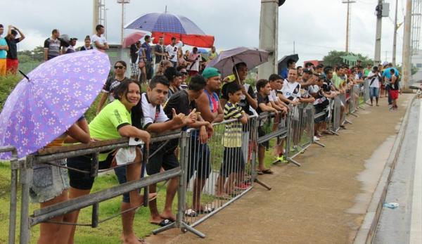 Torcedores no arrendaram o p do entorno da Arena