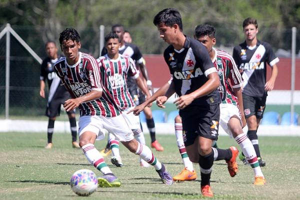 Rodrigo puxa contra-ataque vascano contra o Fluminense