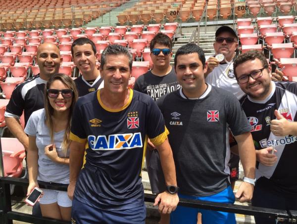 Jorginho tambm atendeu aos associados vascanos