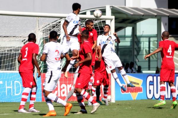 Vasco e Amrica fizeram um jogo bastante disputado