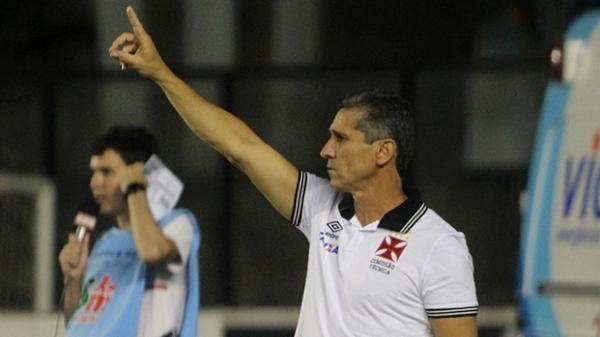 Jorginho durante jogo contra o Madureira: Cruzeiro quer resposta rpida do tcnico vascano