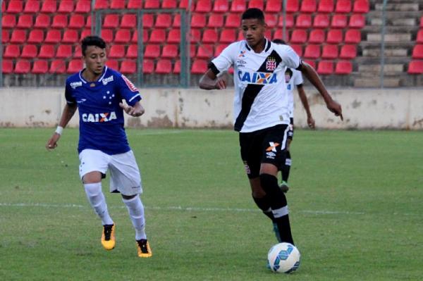 Marrony tenta puxa jogada de ataque do Gigante