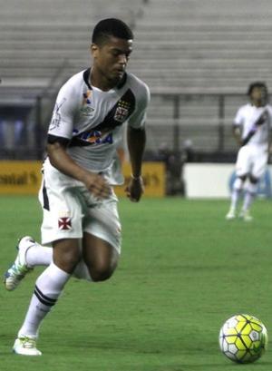 Evander arranca na vitria do Vasco sobre o Remo